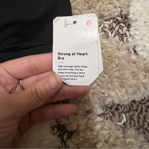 Lululemon black strong at heart bra. Size 4 - Picture 7 of 7